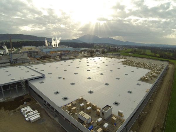 Пример мембранной кровли на зданиях – фото 2 